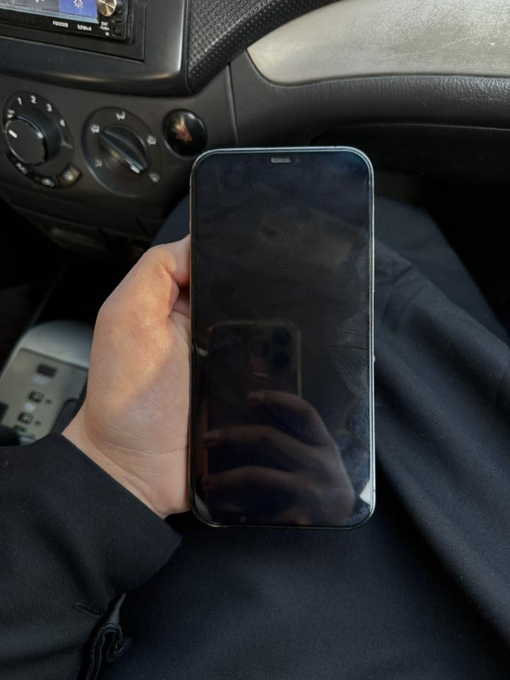 للبيع
ايفون 12 Pro max
ذاكرة 256 GB
بطارية 78 قطاره مال شحن 
سعر 460 وبيه مجال للطيبين 
***********
