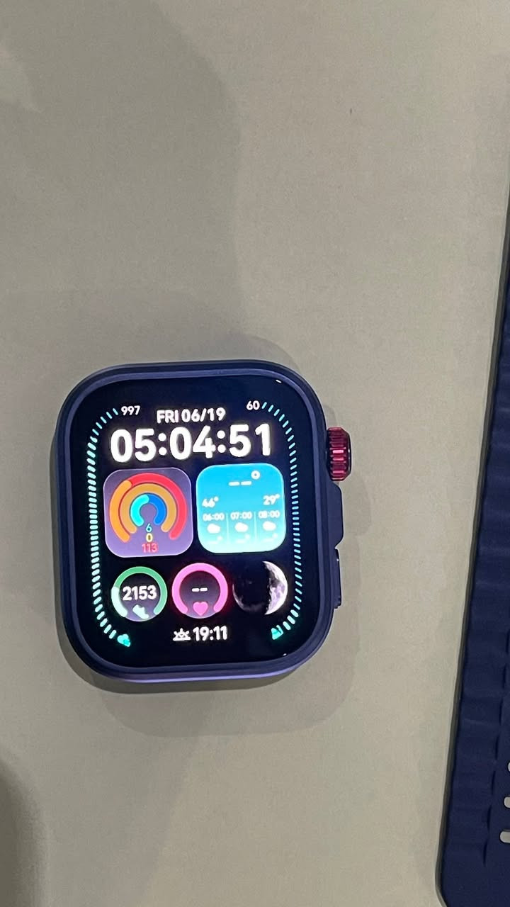 للبيع: ساعة Huawei Watch Fit 4 Pro

⌚ الحالة: ممتازة 
📦 كاملة مع الشاحن والكارتون 

المواصفات:

* شاشة AMOLED قياس 1.82 إنج مع سطوع عالي جداً 3000 شمعة.  
* زجاج ياقوتي (Sapphire Glass) مقاوم للخدوش.  
* إطار من التيتانيوم والألمنيوم.  
* GPS مدمج ودقيق للمشي والرياضة.  
* قياس نبضات القلب والأكسجين والنوم والضغط.  
* تخطيط قلب ECG 
* مقاومة للماء 5ATM والغوص حتى 40 متر.  
* مكالمات بلوتوث (سماعة ومايك مدمجين).  
* بطارية تدوم لغاية 10 أيام.  
* تعمل على الآيفون والأندرويد.


**إذا كنت صاحب هذا الإعلان وتريد حذفه لأي سبب، رجاءا أرسل رسالة إلى الدعم الفني**