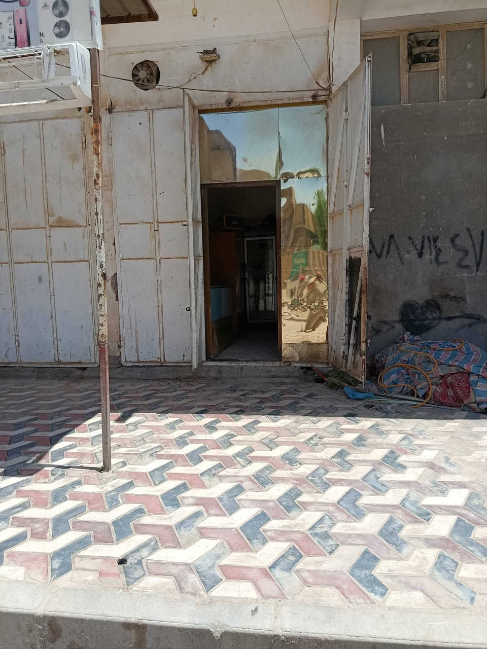 محل للايجار  مجاور جامع الامام الرضا منطقة الفتاحية  خلف مستشفى الحوراء طول 3م عرض 3م على الراغبين الاتصال على الرقم ،*********** أو ***********
