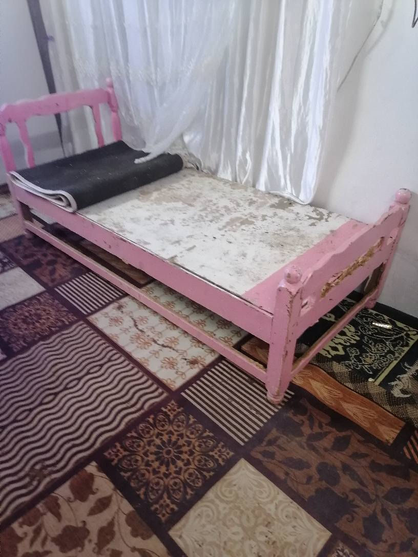 جرباي خشب اللبيع نفر واحد سعرا ٢٠ بي مجال كركوك حي العروبه يم ملعب خومسي او وكف قديم
***********
*********** كركوك, العراق
