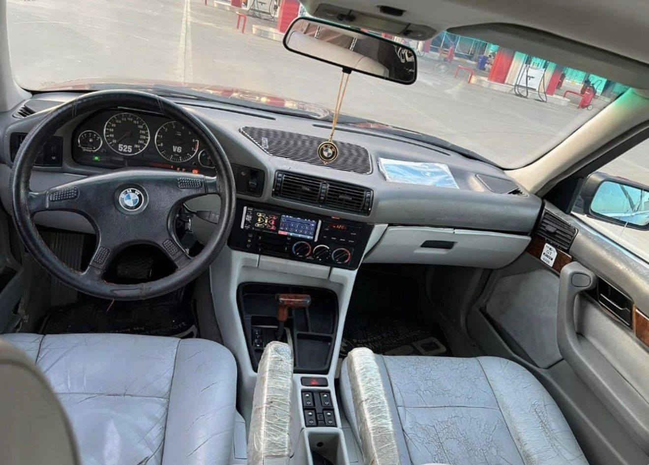 السلام عليكم بي أم 525 مسكر موديل 90
كير و مكينه وصدر خير من الله السيارة جاهزة 
السعر 60 المكان بغداد 
‎0772 855 6393
‎0782 237 3836
