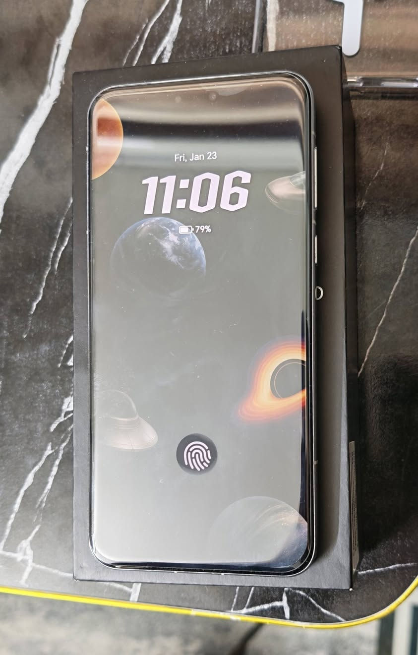 هونر ماجك 7 برو
مستعمل نظافة 99٪
السعر 850 الف 
ذاكرة 512
اللون سلفر متغير (الاكثر طلبا) 
ملحقات كاملة مع الكارتون
هدية كفر ماك سيف ولاصق شاشه وكامرات اصلي 
المكان بغداد بسماية
واتس اب
***********
