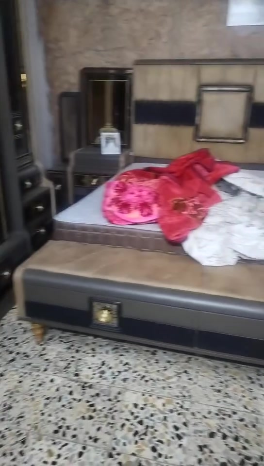السلام عليكم غرفة النوم البيع
٩ قطع نظافة ٩٠٪ ابيعها
 اشتريتها مليونين ونص
عرضها مليون ونص  وبيها مجال 
مستعجله على بيعتها
 وتساب ***********
