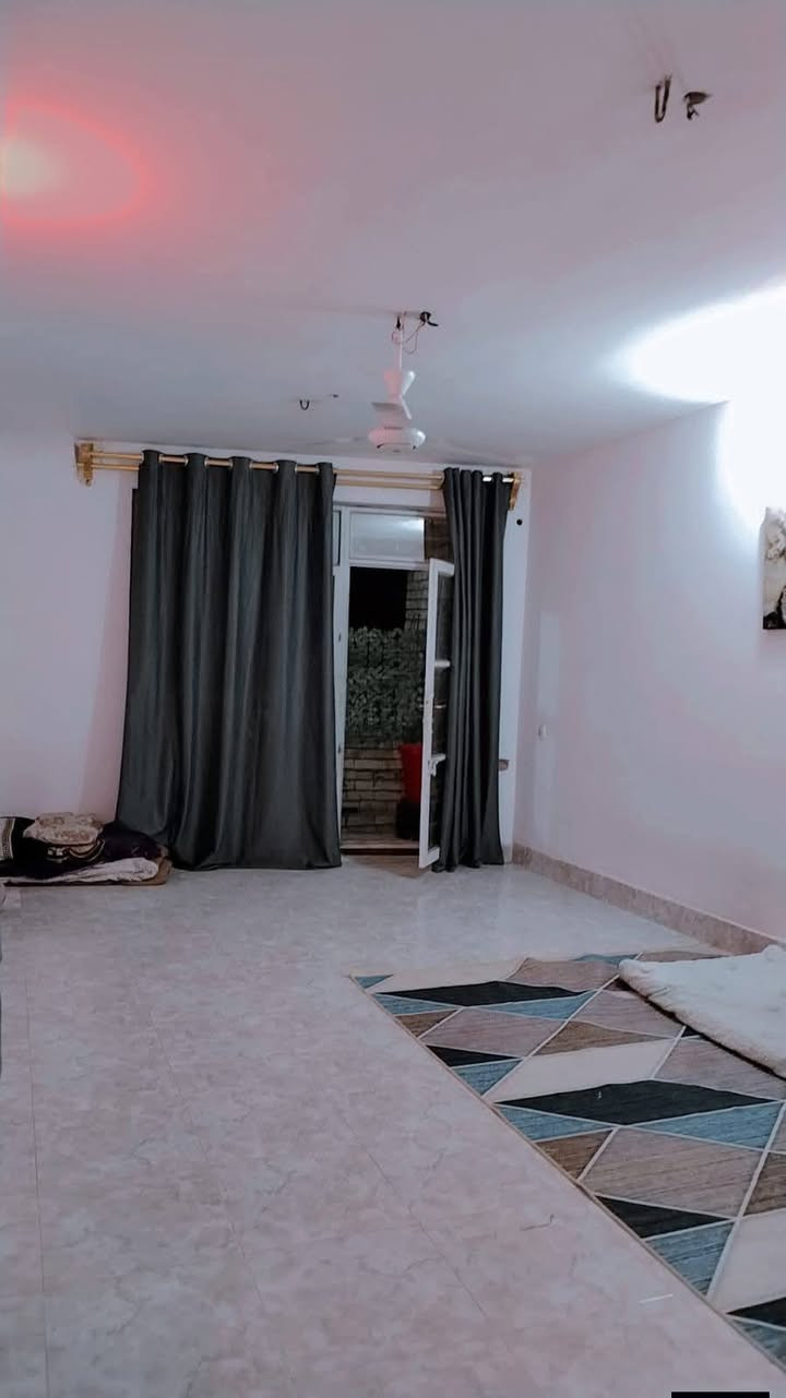 دار للبيع.80م. استثمار. 3طوابق 
معزولات.
 طابق الارضي استقبال غرفتين نوم. خدمات مطبخ

طابق ثاني درجه معزول بره استقبال غرفه مطبخ خدمات سطح
طابق ثالث غرفه سويت + صطح 
العنوان // الشعب نهايه شارع صحه قريب علئ صوره  بزراعي سند 25 بدايه زراعي قريب شارع عام مال صحه

ملاحظه// اذا تريد تئجر. فوك وجوه شهريتك بل 700 

سعر  ١٢٠مليون بيه مجال 
الإستفسار الاتصال ع رقم واتساب
***********
