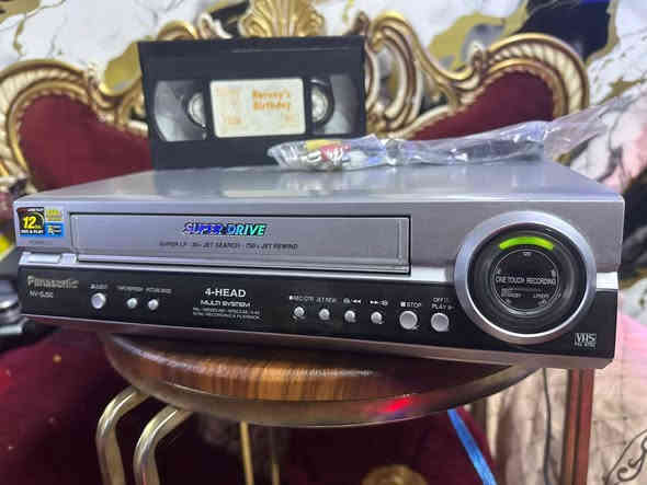 السلام عليكم فديوكاسيت بني سونك مولتي سستم جميع الانضمه يشغل شغال نظيف عرض وتسجيل عل فحص سعره ب50الف/ الهاتف ***********
