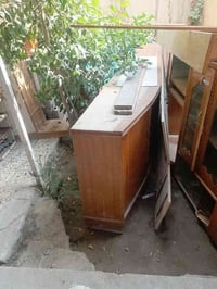 معرض للبيع كامل قطعتين نضيف وتوجد أيضا جربايه نفرين ومكتبه للبيع السعر...