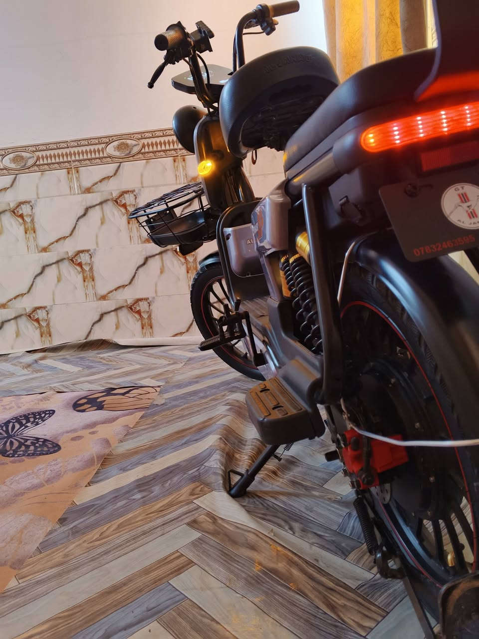 #دراجه شحن للبيع 🚨 

#البطاريات/5🔋🔋🔋🔋🔋

#السرعه 45

#السعر 450

#المكان #النجف

#الدراجه نضيفه فول كفاله عامه من كلشي زلخ ما بيه 
كهربائيات كله شغاله الدراجه ما متعوبه من البيت للدوام و العكس 

#الرقم ***********
