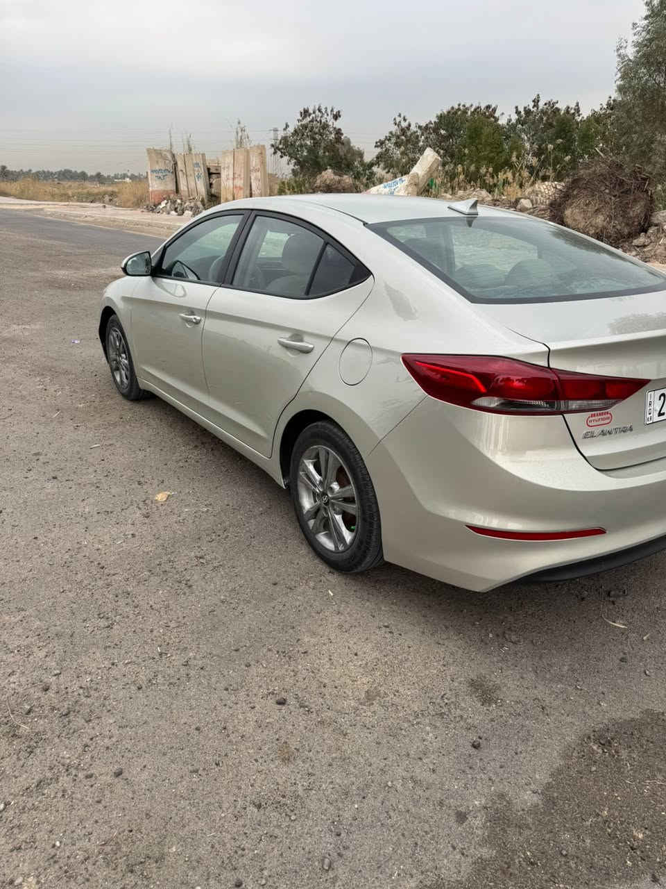 سلام عليكم للبيع النترا موديل ١٧ امريكي حادثها موضح بلصور وسونار موجود السياره بدون اي داخل هزه جديده وسنويه جديده باسمنا مكينه شادها حاويه مامفتوحه كير تبريد صدر كله جديد موصفات نص فول معروفه موصفاتها مكاني بغداد اليوسفيه السعر ١١٥وبيها مجال وهذا رقم صاحبها اني مكلف بلنشر ***********  وهذا حسابه اسامه التميمي
