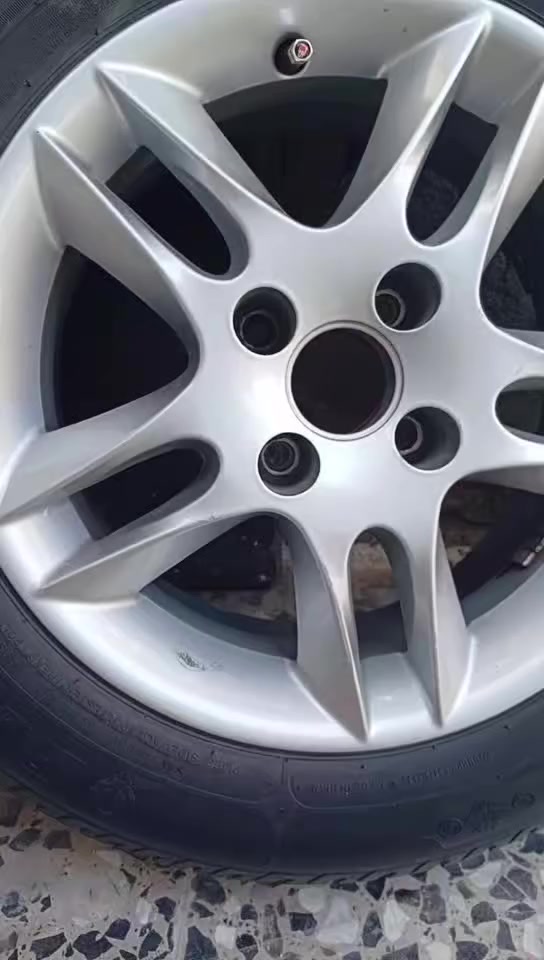 السلام عليكم تخم ويل كب بيجو بارص حجم 15 بدون تايرات السعر 100 مكاني بغداد قرب مدينه بسمايا رقم الهاتف ***********
