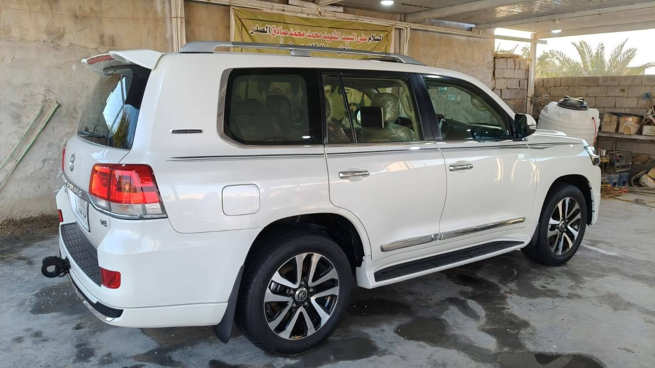 السلام عليكم
السعر ((460))وبيها مجال للشراي 
***********
***********
لاندكروزر 2019 للبيع او مراوس كفاله عامه 6سلندر ماشيه 90 الف سياره جديده بمعنى الكلمه للاستفسار الاتصال على الرقم التالي
