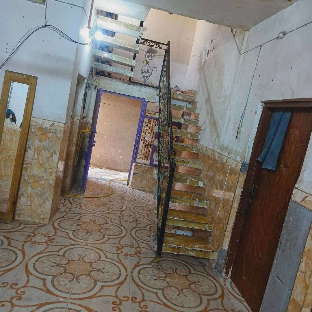 سلام عليكم بيت للبيع مساحة 200
العنوان الديوانية شارع سالم بفرع المدرسه الرساله الأهليه 
الرقم *********** ما متواجد بل فيس متواجد فقط واتساب و رقم 
السعر 120 قابل للنقاش
