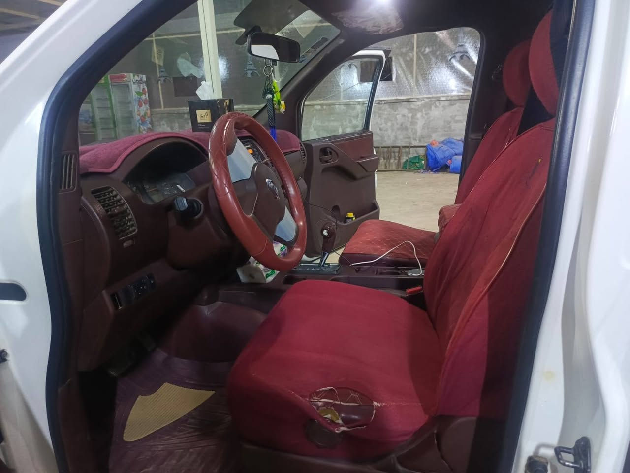 سلام عليكم
نيسان نيفاره 
موديل 2012 رقم بغداد 
 محرك بلادي كير أوتوماتيك 
سيارة مكفولة كفالة عامة
السعر 120وبي مجال حك الجيه 
للاستفسار 
***********
