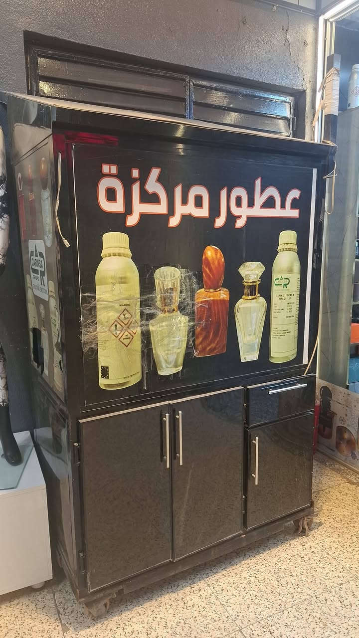 عارضة عطور للبيع
مثل ما موضح بالصور .. عارضة المنيوم ( ثقيل ) جديده ما مستدخمه هوايه  اضافة الى اناره لد بكل الخانات و بيها خزن ايضا وقاعده متحركه ...السعر 500 الف
للاستفسار
***********
***********
