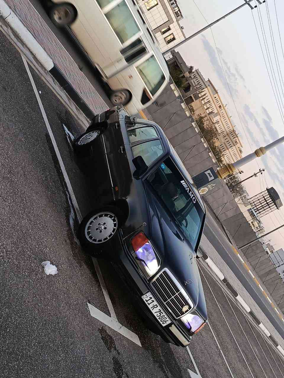 سلام عليكم 
للبيع مارسدس دب مديل 88 محدثه 92 سياره جديده محوره ففتي 3000 تبريد ثلج منضومه تبريد كلها جديده سياره جاهزه مكينه كير حداديه تخم تاير باتري كله جديده تراي وين ميعجبك رقم بغداد نكليزي سنويه جديده هزه جديده كهربائيات من الدعاميه للدعاميه كله شغال وبلادي لايت زنون دواخل جدد  سياره مال جناي متعوب عليها سلايت فتحه شغال سياره خير من الله للتواصل ***********  وتساب او اتصال سعررر 53 بيها مجال قليل /مكان كربلاء
