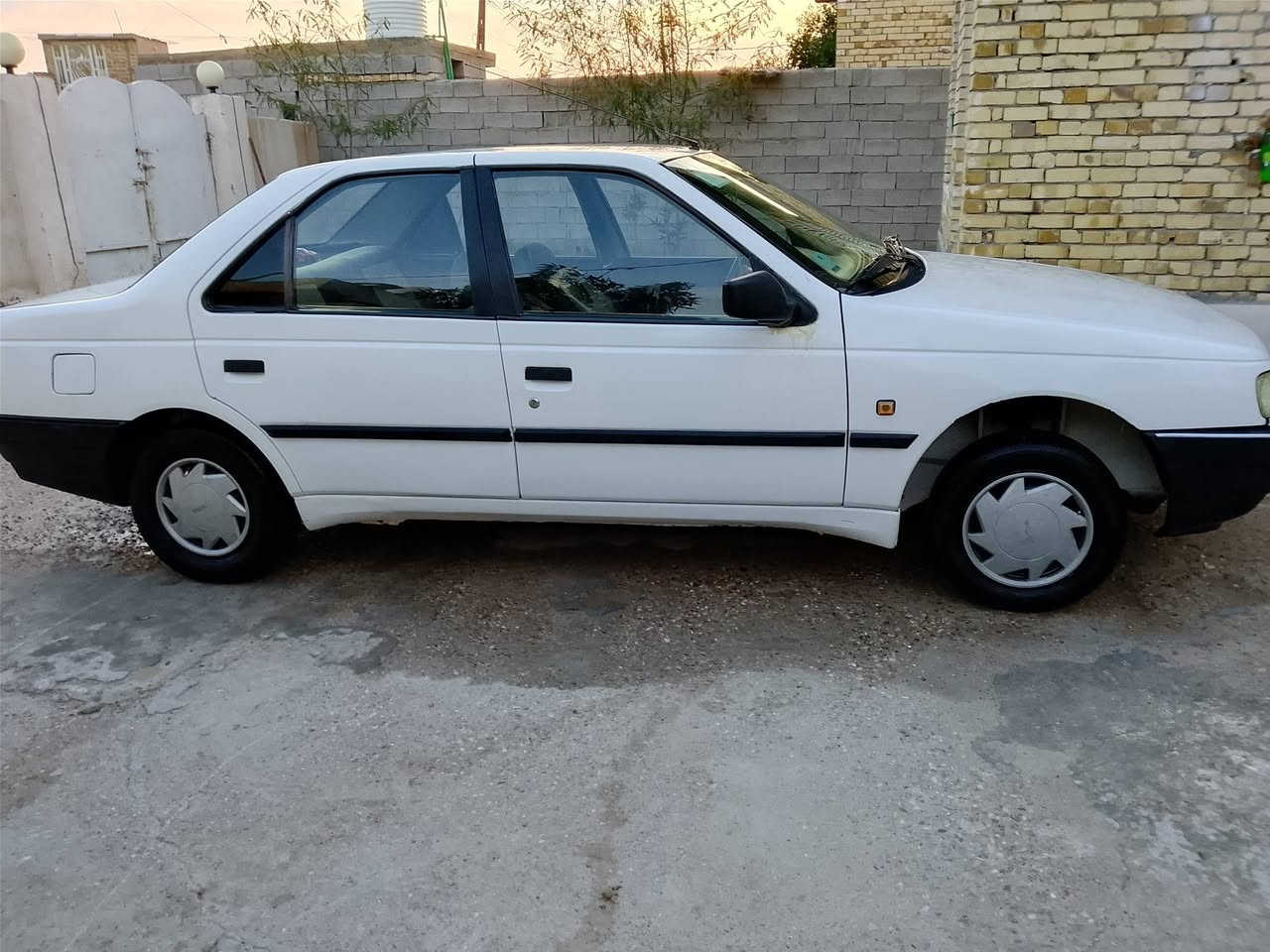 السلام عليكم  بيجو روى موديل 2006رقم بابل شرط كله وضع الشركة صدر جيد جداً مكينه كير كفاله تبريد كهربائيات كلها شغاله مصبوغه جماليه مكان السيارة واسط نعمانيه الاتصال على الرقم ‏‪0781 637 2801‬‏او‏‪0773 763 5601‬‏اوعلى الواتساب السعر 33وبيهه مجال للطيبين
