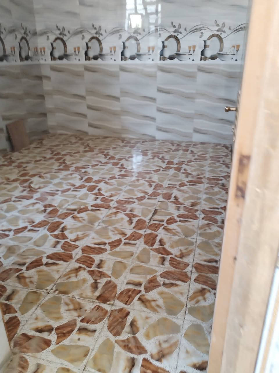 السلام عليكم  بيت للبيع 100 مربع ركن براكيه خلف جامع الخزاعل البيت جاهز للسكن السعر 26 وبي مجال استفسار الاتصال على الرقم ***********
