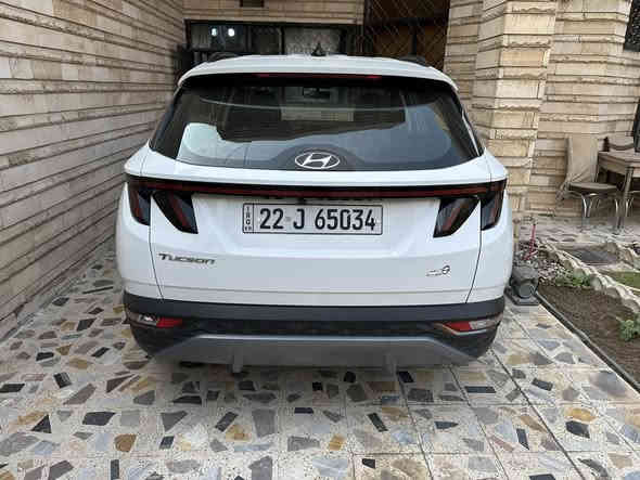 السلام عليكم 
توسان 2020 شكل الجديد ماشيه 50 الف حقيقي مكفوله من الصبغ والبارد وتكحيل بيه كم حالوبه 

بصمه محرك 2000 حساس خلفي كامره شاشه 
بردات جانبيه 

السعر 188 ورقه مكان بغداد السيديه 
*********** 

السياره رقم اربيل باسمي تحويل مباشر
