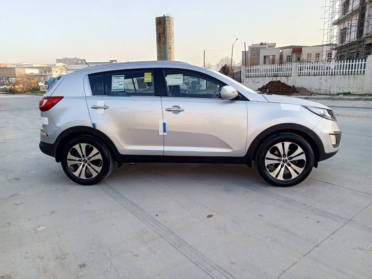 السلام عليكم رمضان كريم للبيع كيا سبورتاج 2013خليجي لون رصاصي استخدام شخصي من لشركه عل ايد وحده كفاله بدون صبغ بيه بارد فقط3 مكانات مواصفات فول عدا لبصمه ولبانوراما داخل مشمشي كشنات جلد ومطرز برتقالي تحكمات ستيرن كامره خلفيه حساس خلفي بلوتوث ويل كروم 5ويل يدات نيكل مرايات شفط ليد امامي بك لايت كرستال نضام ايكو ثلاجه بلجكمجه دواخل كلش جديده واحله من لصور بعده بلايلون لشركه  مواصفات كلش حلوه سياره جديد لوك بمعنى لكلمه وجاهزه بدون اي مصرف محرك 2000دوش مفتوح وبشرط بدون اي خلل كير محرك تبريد كله بشرط صدر تخم تايرات جديد ماشيه120الف حقيقي سويجات ثنين كتلوكات سبير عدا كله بلاد برده خلفيه  سيرفس كامل مسويله رقم سنويه كله جديد بسمي لل2028تحويل بنفس ليوم مكان السياره بسليمانيه السعر 139وبيه مجال بسيط كلشش الشراي يخابر***********
