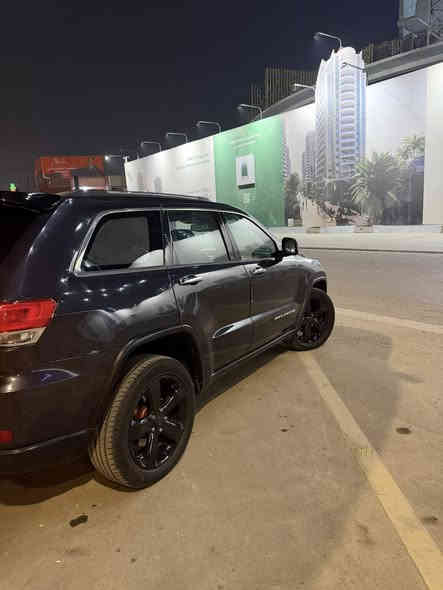 السلام عليكم سياره للبيع جيب 2014وارد أمريكي سياره نضيفه جدا مصبوغه قطع أبيع حزام صدر جديد امامي خلفي بطاريه جديده تخم تاير جديد محدث شاشه وعداد سرعه srt سياره نصبته كلش حلوه دواخل جلد حادث مرفوق ب الصور مكينه وكير خير من الله سعر السياره ١٥٥وبيها مجال بغداد الغزاليه ***********
