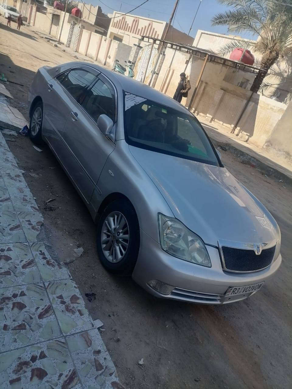 السلام عليكم
شاهينة 2005 السياره جديده 

كصه قمارة فقط فقط فقط 
ادوات 

كرستال اصل حداديه جديدة 

تخم تاير جديد 

السعر 65 وبيها مجال  مكان السيارة الديوانية

***********
