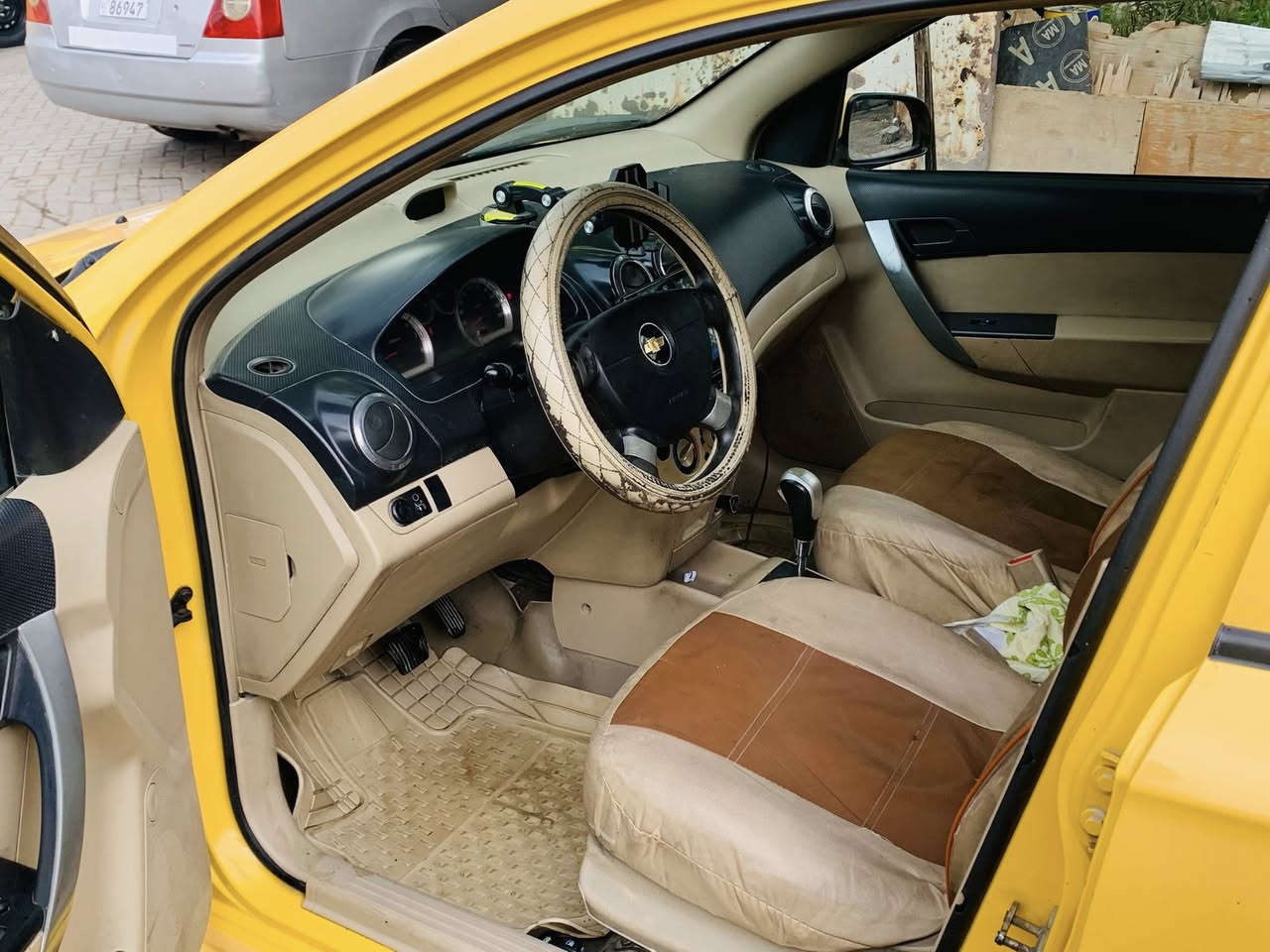 السلام عليكم
سياره افيو خليجي مكفول كير مكينه بسمي هزه جديده 
رقم انكليزي  كشر مكفول ماعده باب الصدر بي شبرين صبغ
***********
السعر ٦٤
