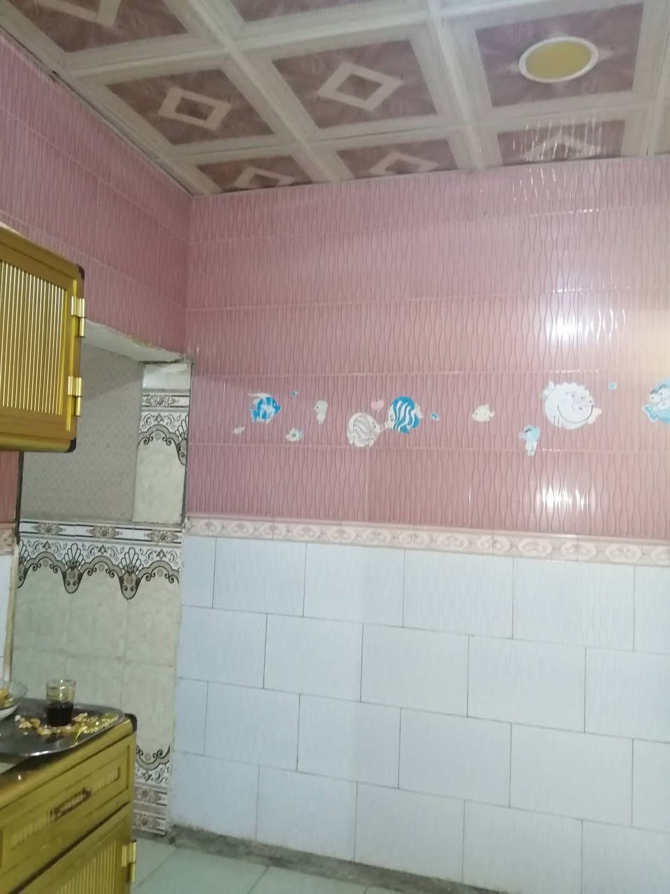 بيت للبيع حي عرار مقابل مجمع الاخوين مساحته 260 م للاستفسار عن السعر وباقي التفاصيل خاص او الاتصال بالرقم ***********
