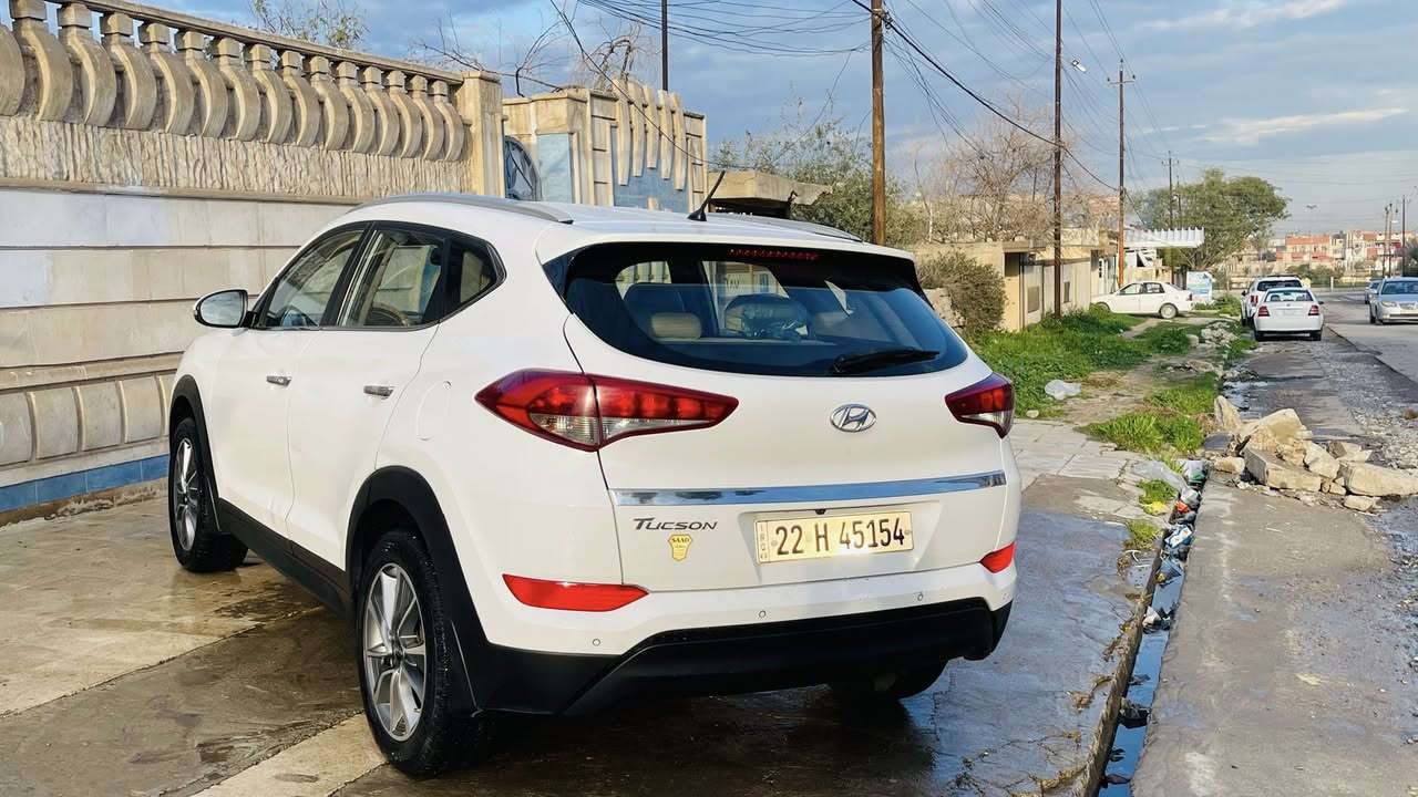 السلام عليكم هونداي توكسان 2018 مكفولة بدون صبغ مكانين بارد فقط رقم اربيل الجديد هزة جديد فول مواصفات عده سلايت وبصمة ماشية 184 كيلو متر محرك 2000 دوش كير ومحرك شرط وباقي المواصفات المعروفة السعر 185 وبيها مجال مكان السياره موصل حي اليرموك للأستفسار ***********
 ***********
