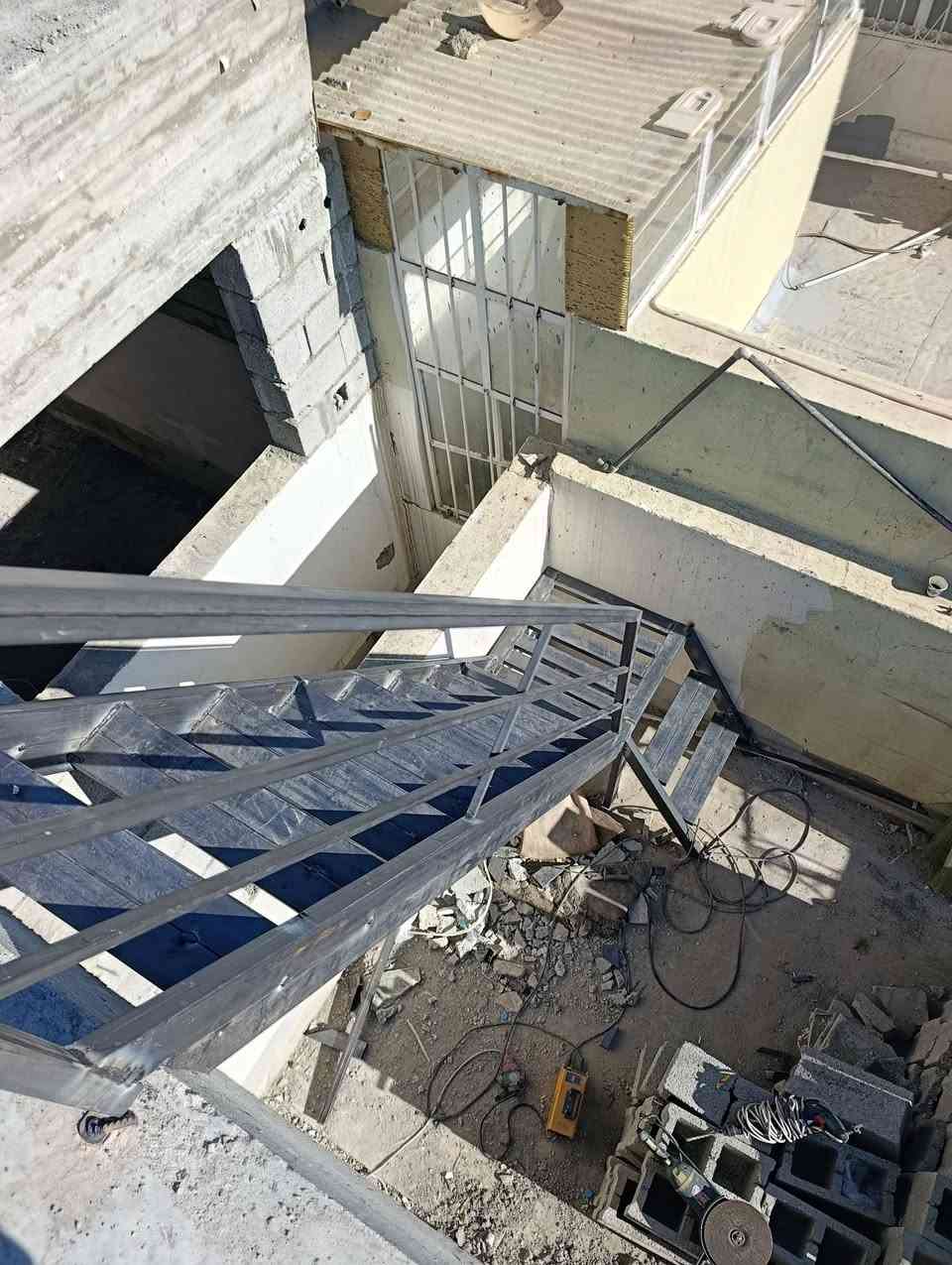 علي حداد في اربيل
لكافة انواع القمريات  و الكتايب 
و ابواب ومحجلات
وقرميط و ديكورات و مخزنات و كرفانات 
وكافه شغل حدادة 
في كافة مجمعات اربيل 
للمزيد من معلومات اتوصلو ع ارقام التالي 
***********   👈 فايبر و اتس اب 
*********** كورك
