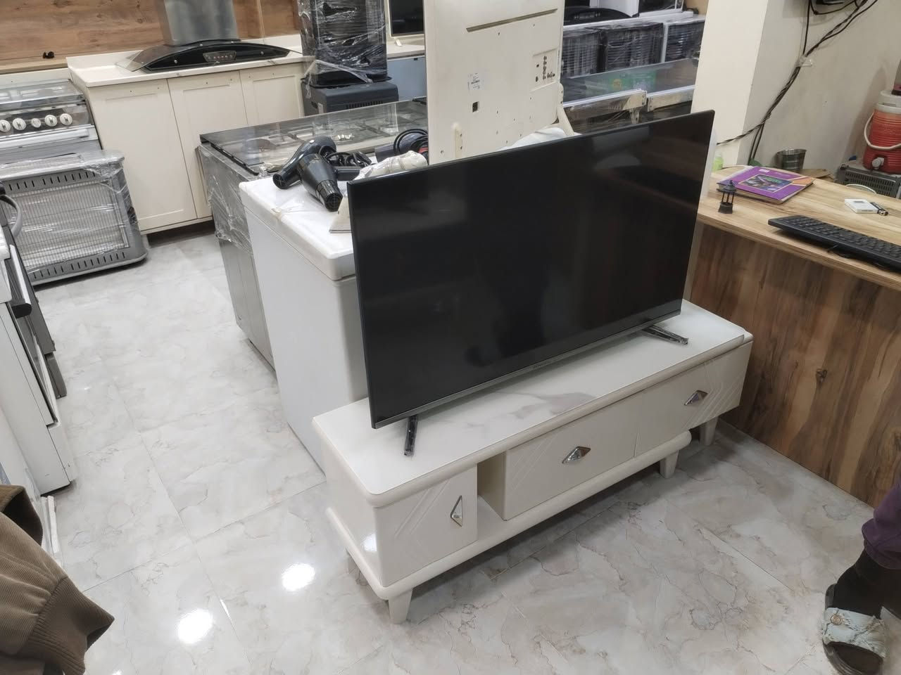 متوفر جميع اللاثاث المنزلي الان في مجمع أم البنين ع للاثاث المستخدم وجديد العنوان واسط نعمانيه شارع جعفر الطيار مقابل معرض أبو نور للسيراميك اي استفسار مراسلة الصفحة او الاتصال على *********** /***********
