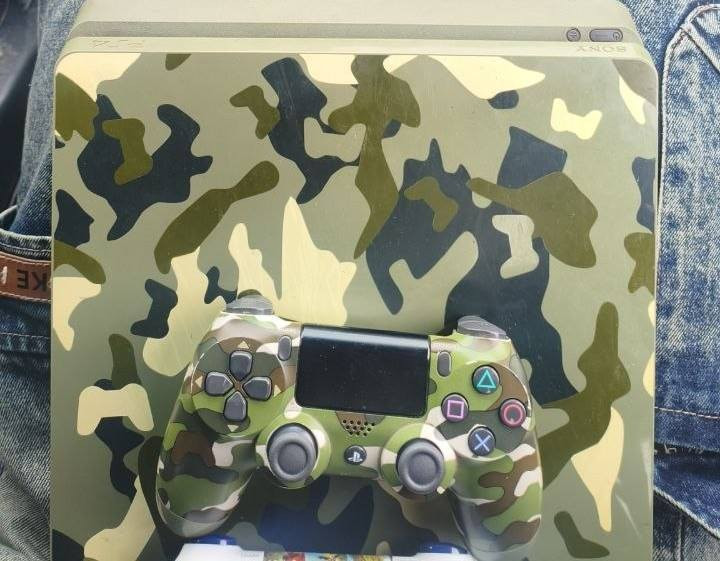 بلي 4سلم واحد 1اونلاين كامل ملحقاته يده اصليه وقرص اله الحرب السعر 275 بي مجال بصيط  حك الجيه مكاني بغداد بسمايه متوفر واتساب ***********
