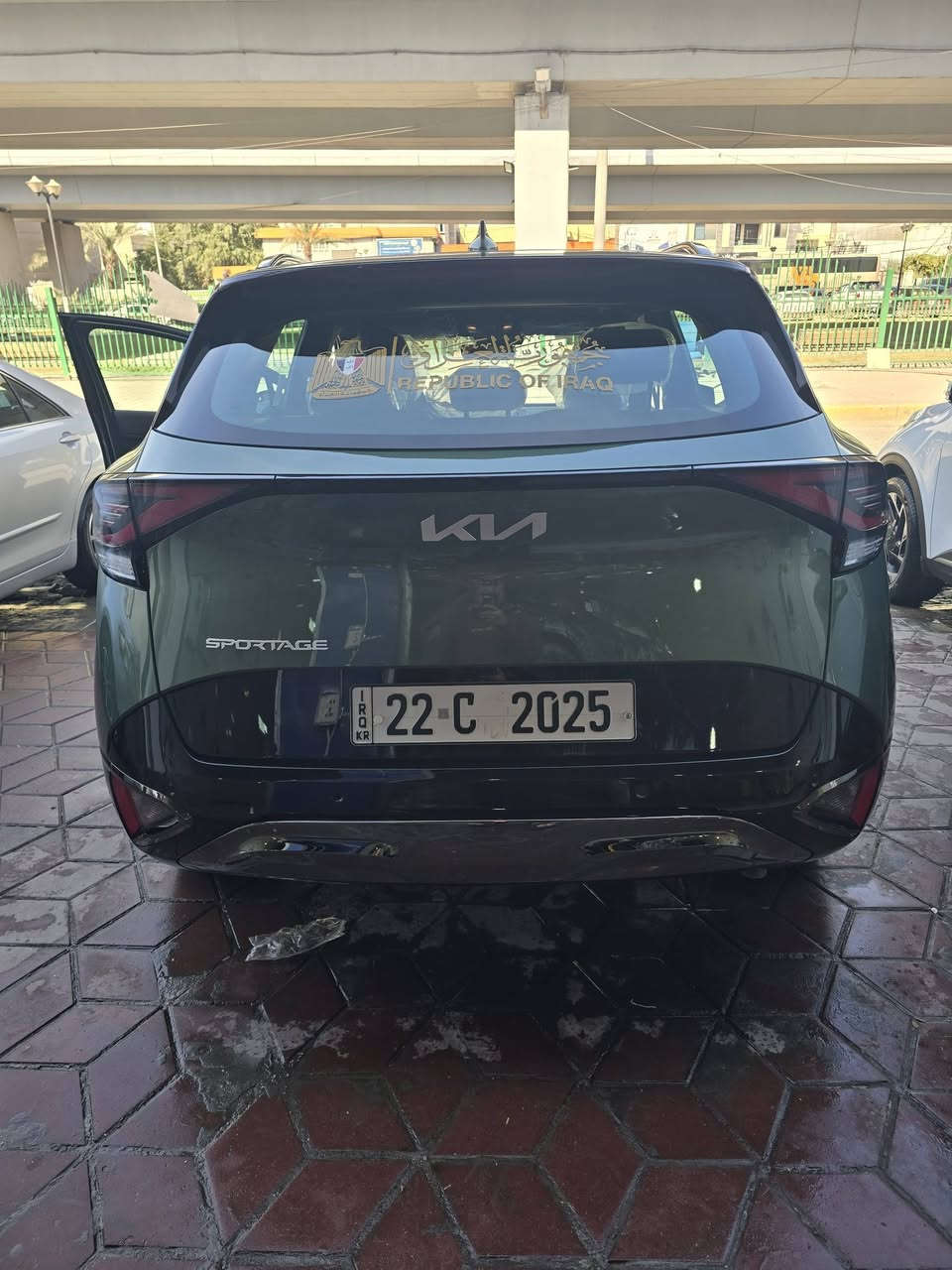 سبورتج بلاك ادشن موديل ٢٠٢٥ 
السيارة رقم اربيل اعتيادي وليس مميز 
الرقم المميز مو للبيع 
السيارة ينشد عليها رقم عادي 
 سعر السيارة ٢٣٣ ورقة
 ماشية ٢٠ الف وارد خليجي
  ملاحظتين بيها
 الأولى شخط بالباب مال صدر 
الثانية أثر مال  صبغ طاير عالباب مال سايق
 للاتصال والاستفسار اكثر الاتصال على صاحب السيارة ***********
