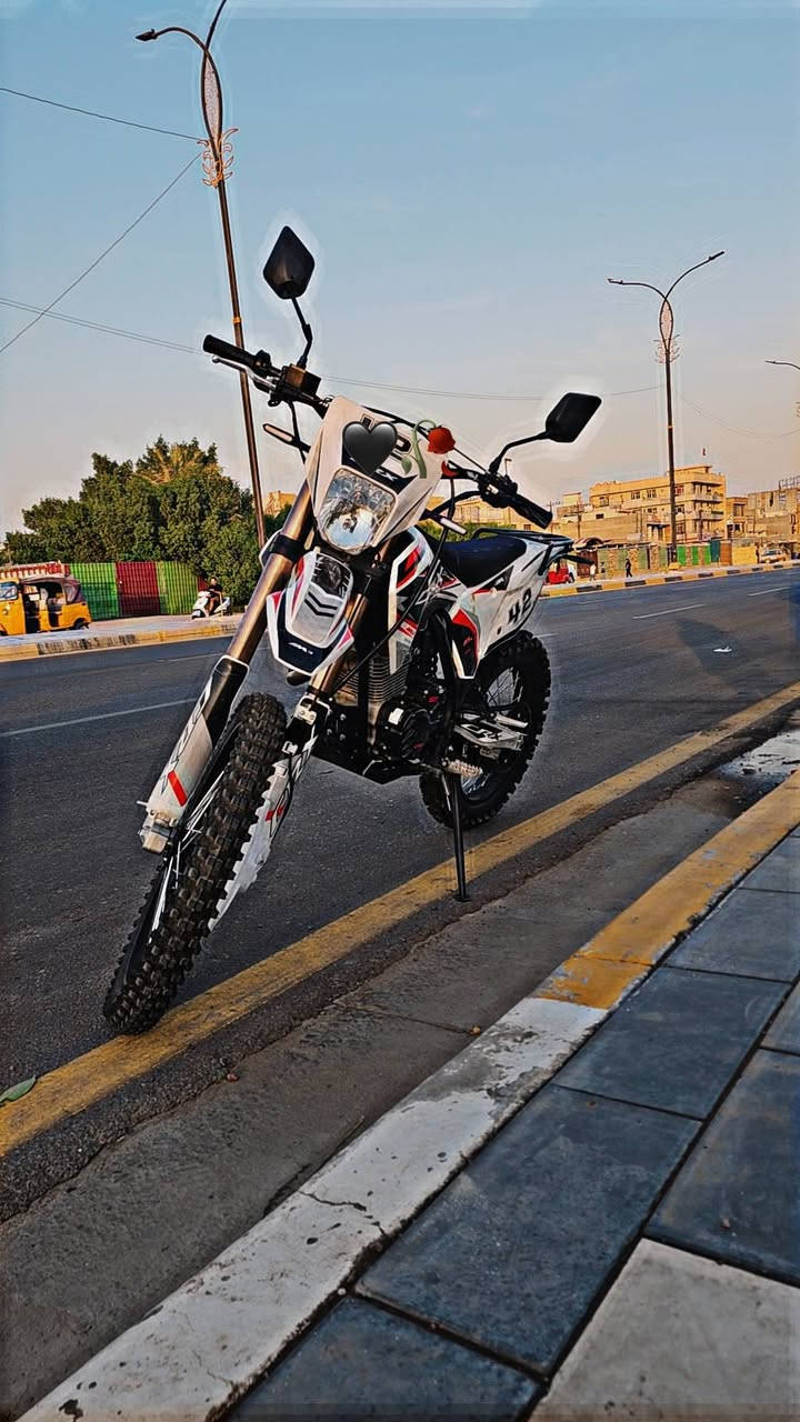 السلام عليكم للبيع فقط
قفاز CRX موديل 2025 نازله 2026 
الدراجه زيرو بوضع الشركه 
ماشيه 95KM فقط اول تبديله دهن 
المكينه 350cc اربع ولفات
كير عادي خمس نمر 
شلعه ومعدل وبطناش  
الدراجه بيها اوراق معرض فقط 
المكان / بغداد البلديات 
الرقم / ***********
السعر1750000/ مليون وسبعميه وخمسين
