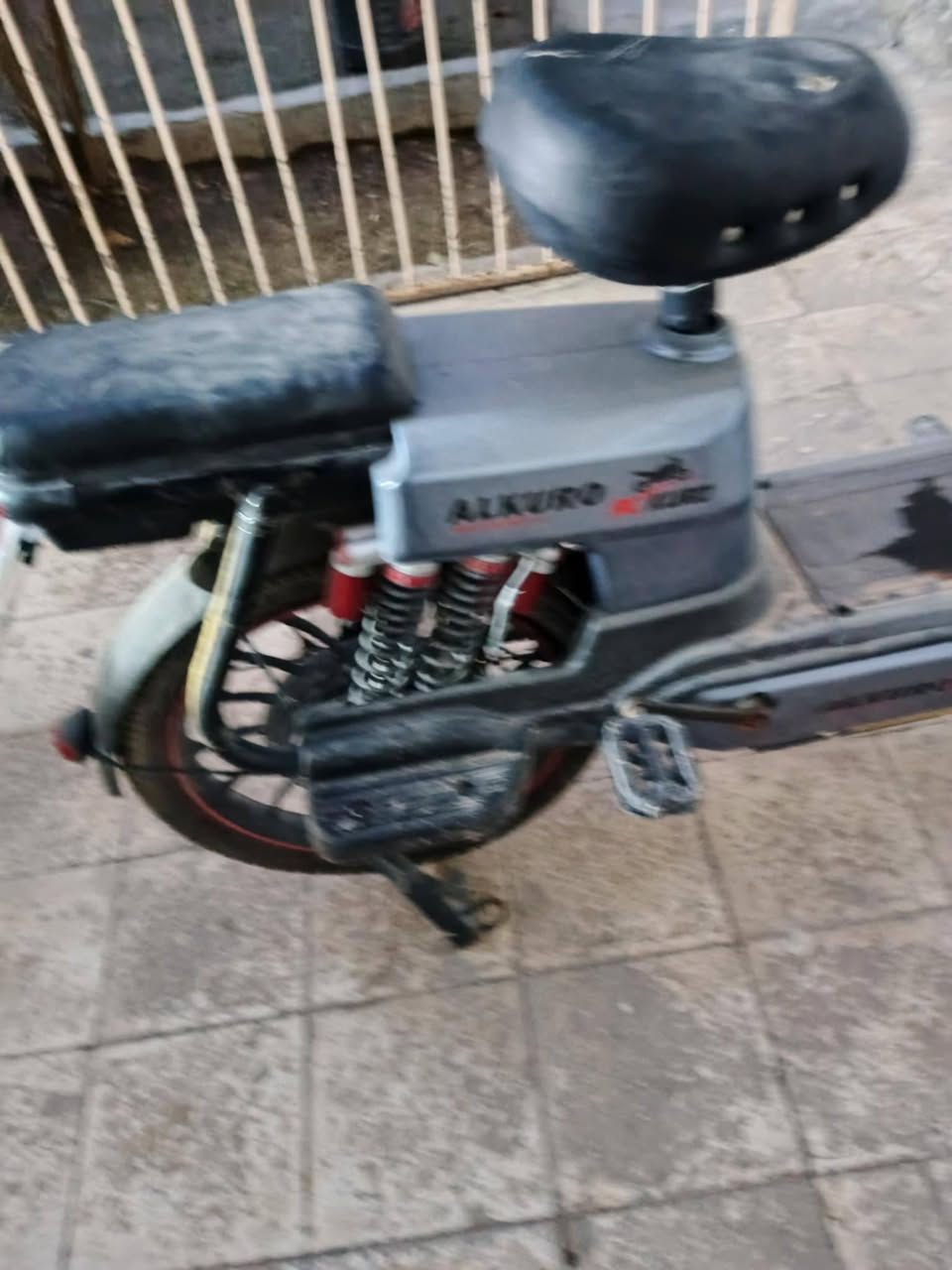 السلام عليكم دراجة شحن حجم 20الدراجه الدراجة نضيفه  بس تبدل البطاريات مالها وگبل الشارع الدراجة حيل نضيفه والون يخبل تحيط معا شاحنت الدراجة أكيد والصندوگ صغير يصير ورى السعر 200الف وبيها مجااالل مكاني موصل الايمن
***********
*********** اتصل وبيك خير وتدلل
