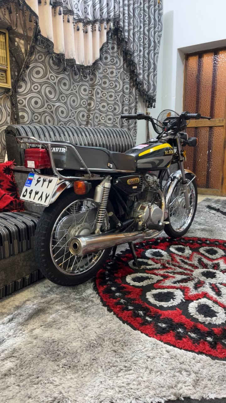 السلام عليكم
للبيع دراجه مال ايران 
كوير تلث قطع ملحه
نضيفه وكلها مطابقه مشي خير ﻣٰטּ الله
شراي خابرني ***********
