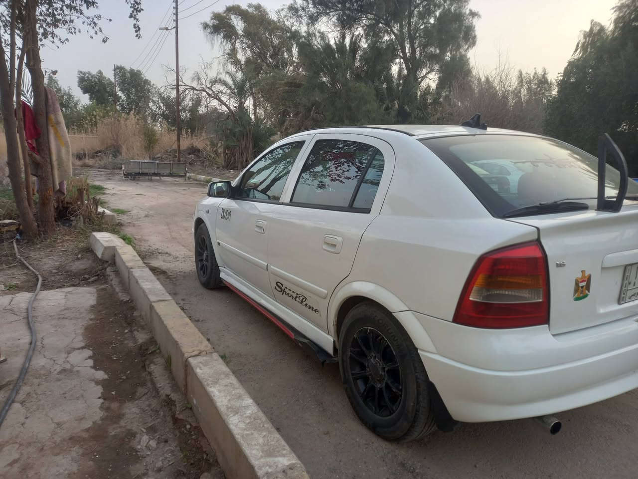 السلام عليكم ابل استره موديل 2002للبيع او مراوس الرقم بغداد مصبوغه عام للجماليه محرك 200كير عادي الرقم 
*********** موجود وات ساب
