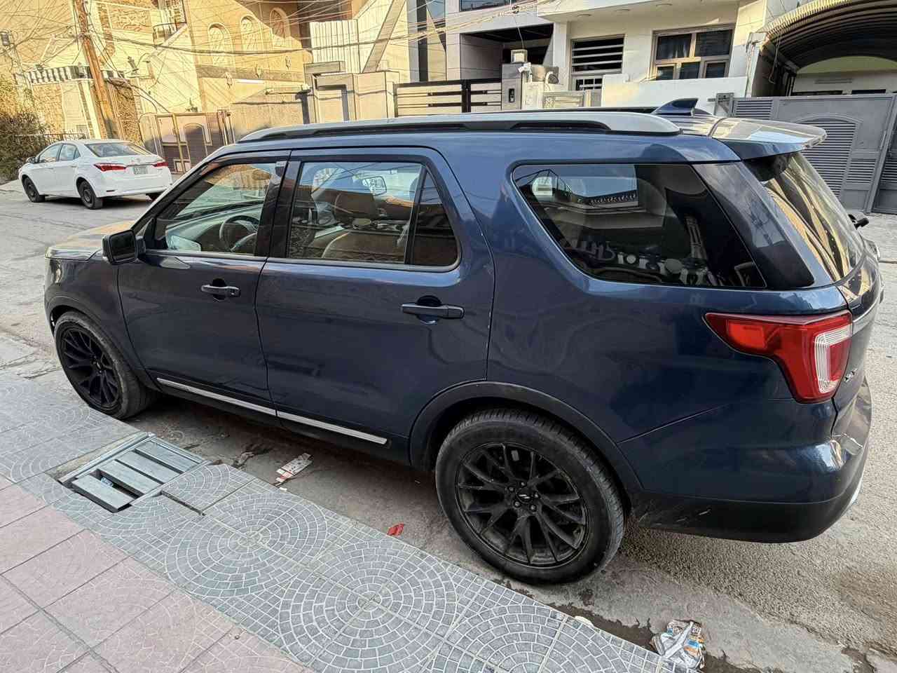 السلام عليكم 
فورد اكسبلور XLT
موديل 17
رقم بغداد
ماشيه 97 مايل 
السعر 180 
بغداد البنوك 
***********
