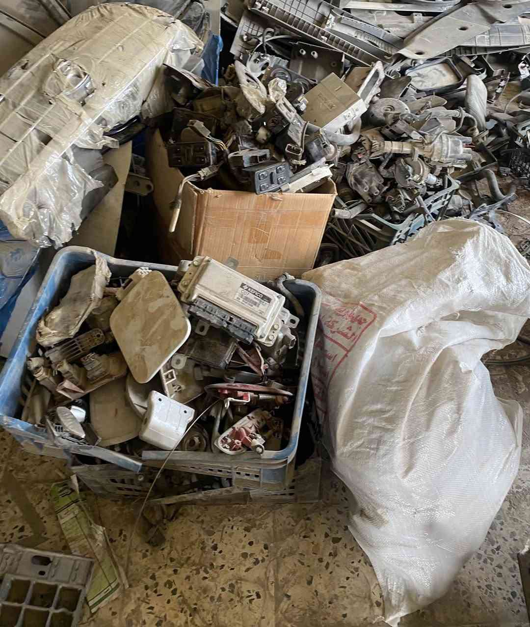 السلام عليكم متبقي اغراض حاوية سيارات كوريا  البيع كل الاغراض اعتذر عن بيع المفرد السعر جدا مناسب العنوان بعقوبة للاستفسار ***********
