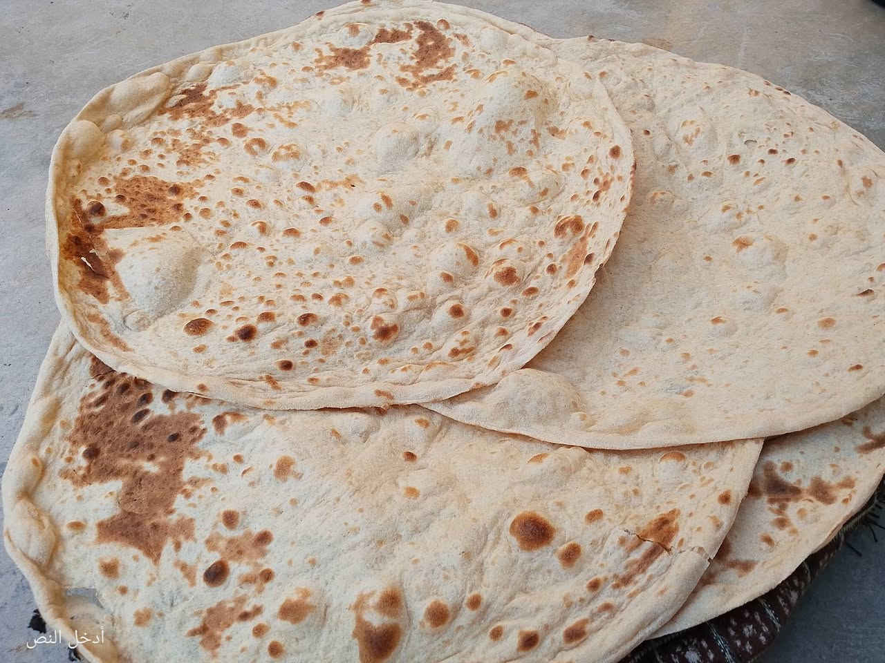 سلام عليكم خبز (5 بالف طحين من عندي)
(7 بالف طحين من عدكم) الكونية أخذ 
عليها(35)الف انطي (300) كرصة
متوفر للمناسبات هم الحجز قبل بيوم (متوفر خدمة توصيل)
للتواصل او الاستفسار(***********)

