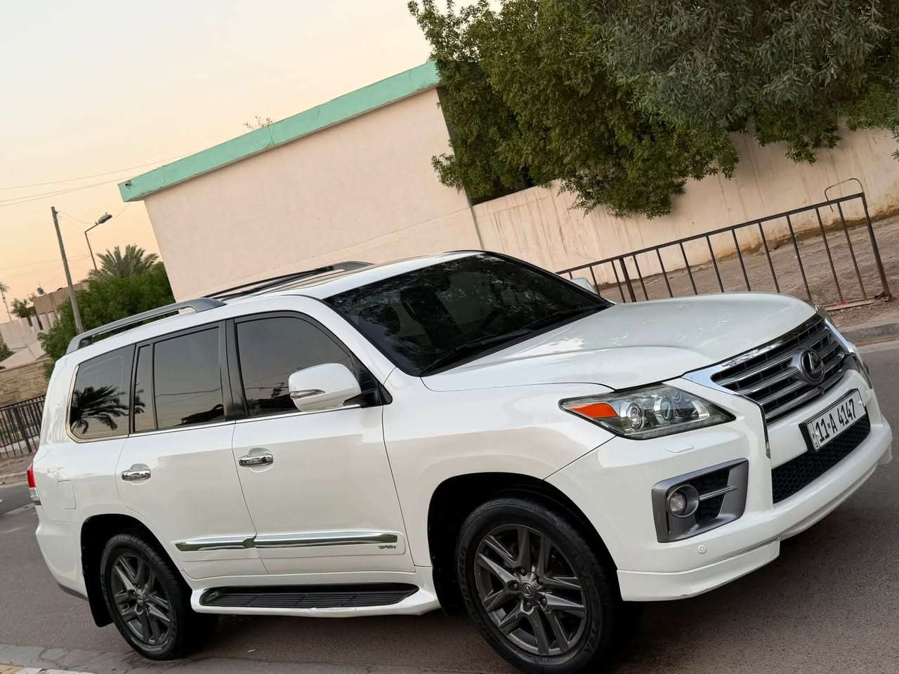 لكزز  2013   LX570  خليجى  بريم  
فول فول مواصفات كلش جديد بيه تكحيل كرت بل بنيد فقط  
بسمى سياره  جاهزه من كلشى شرط 
گير و محريك  شرط  بدون فتح و بدون خلل  
مواصفات
{ بصمه _ فتحه _ رادار _ داخل مشمشى _ كاميرا 
_ كشنات تبريد و تدفيه _ 3 شاشه _ ستيرن كهربائى 
_ سنوق شفط _ جكات _ بعد هوايه مواصفات 

مكان   بغداد  

رقم صاحب السيارة
***********
