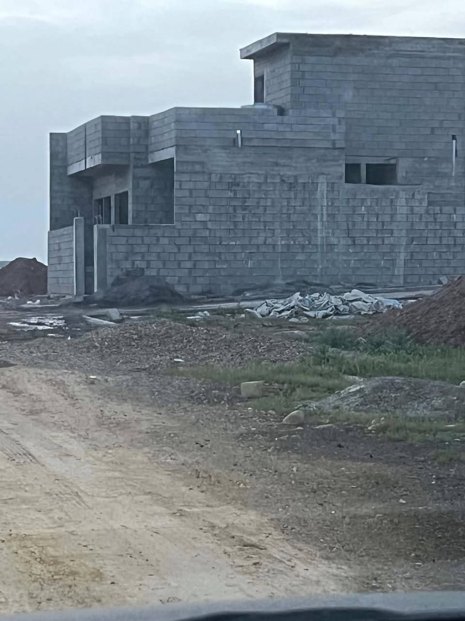 🏡 دار للبيع في حي التربية الخامسة (قرب الحديقة) 🏡
يعلن مكتب ضفاف النيل عن بيع دار سكنية:
 المساحة: 105م (الواجهة 10م) | رقم العقار: 439/302
 البناء: طابق وبينونة
 التفاصيل: غرفة نوم، هول واستقبال مفتوحين، مطبخ، وصحيات.
💰 السعر: 36 مليون + مطلوب 16 مليون للجمعية (تُسدد أقساط).
📞 للاستفسار والتواصل:
*********** | ***********
