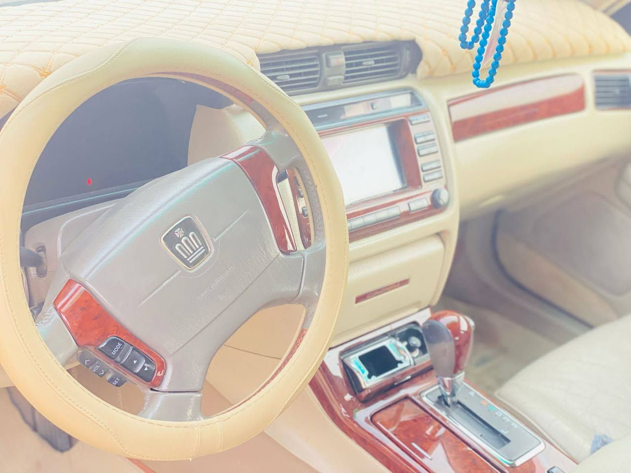 متاح ملكه فول ماعده الفتحه 4دكم رقم بصرع نكليزي ديفور الجبير رقم *********** 
سعر 160
