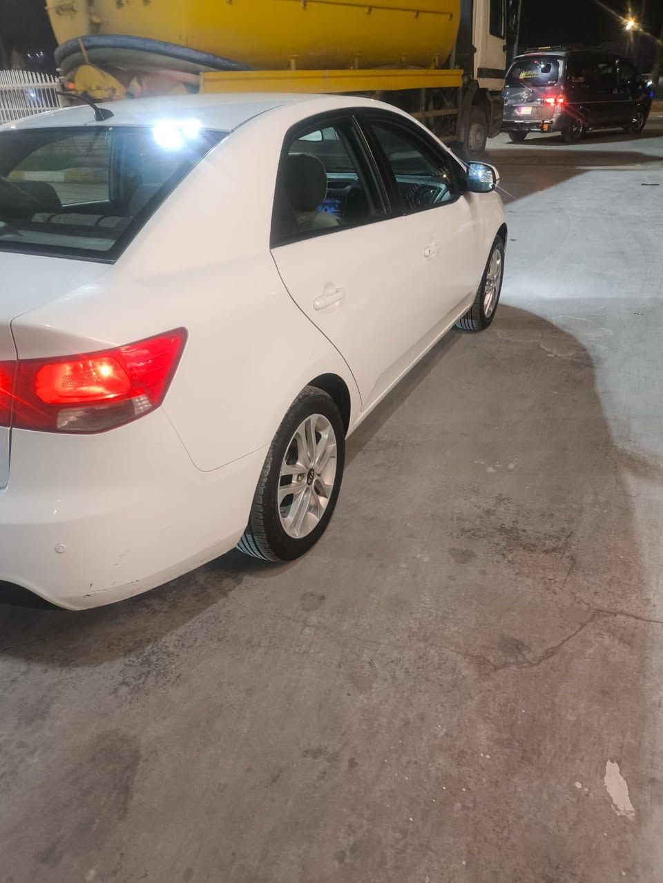 السلام عليكم سيراتو موديل مكينه 1600.    2011خليجي كفاله ما عده بابين الخلفي مكينه وكير حداديه جديده فتحه  المكان ابو الخصيب السعر 95 وبيه مجال  الرقم ***********
