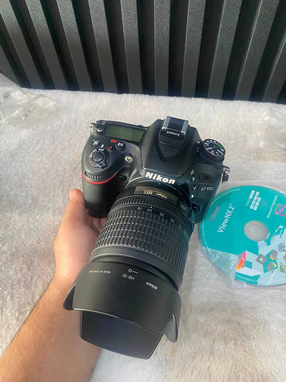 کامیرا Nikon D7100 
زۆر پاک و خاوێنە کارتۆن و هەموو ئەشیای خۆی لەگەلە شەتەری 18k شوختی نیە 
Mob: ***********
