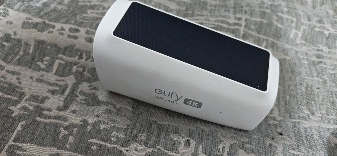 السعر 200 الف 
سستم كاميرات شركة eufy للبيع واحدة دقة 4K تشحن على الطاقة الشمسية  و  اربع كاميرات تصوير دقة 2K تصوير ليلي نهاري بدقه عاليه بطاريات شحن بدون اسلاك ولا وصلات يربطن تطبيق على الهاتم اشعارات فورية  على الانترنت يدعمن الذكاء الاصطناعي ياخذن  لقطه للوجه وللسياره
اي استفسار
***********
