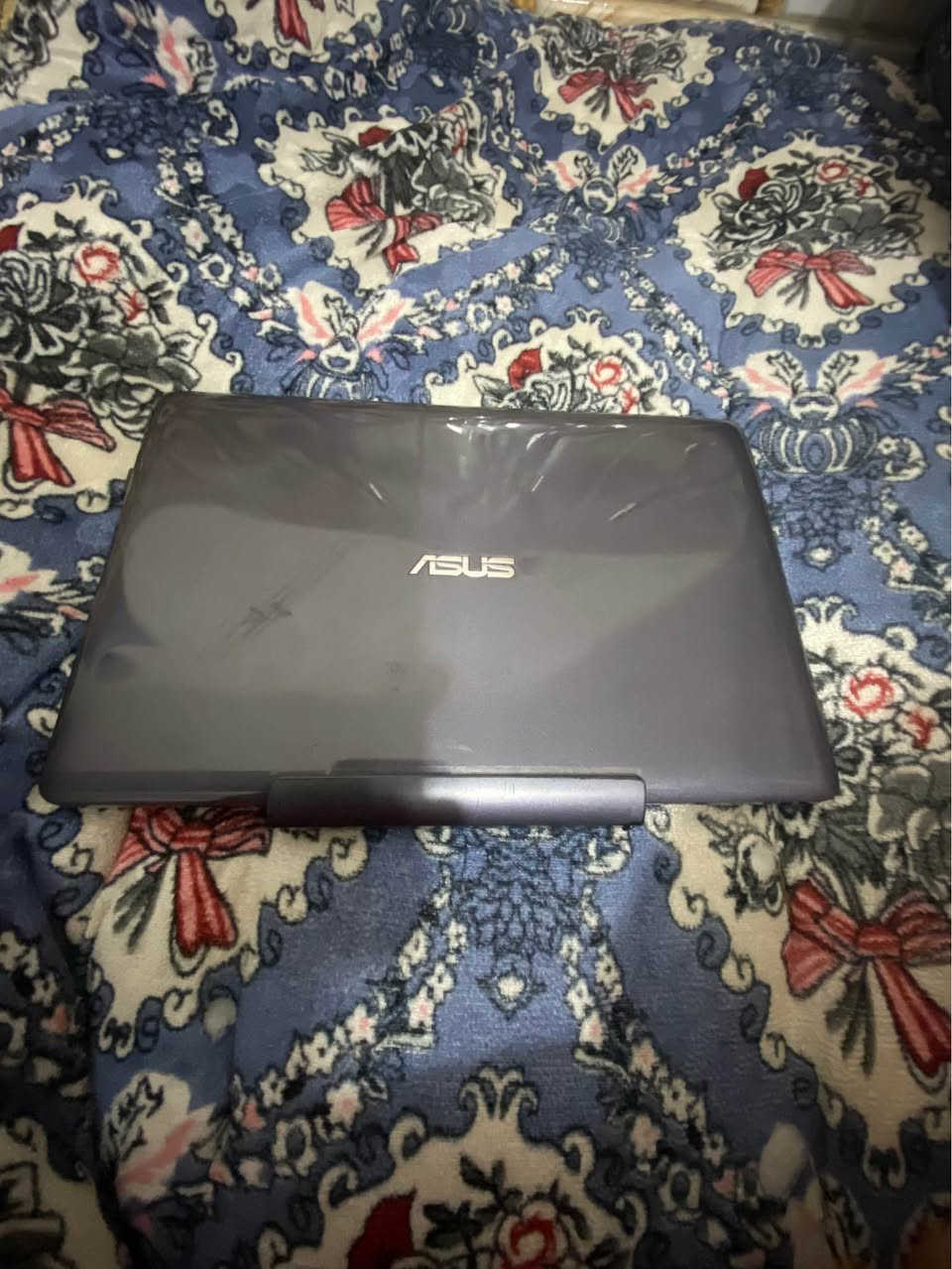 السلام عليكم لابتوب وندوز للبيع 
الابتوب نضيف مابي اي مشاكل يحمل انواع البرامج ويتصل بالانترنت والبلوتوث وبي منفذين للشحن ويا شاحنه ورام تخزين سعرها 75 وبيها مجال العنوان بابل حله مركز المدينه النزيزه قرب مقام الامام الحارث 
للأستفسار *********** Singapore
