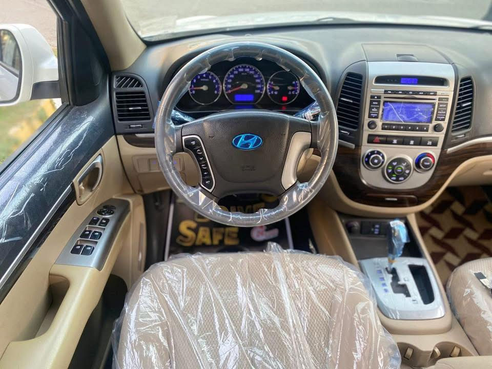 سلام عليكم سنتافيه  للبيع كفاله عامه خليجي 
 مواصفات الشركه العامه السيارات تخبل كامله على اخر حبه مال جناي سيارتي الشخصيه السياره معروضه ١٤٥ ورقه وتدللون  

الرقم *********** (من رخصت الادمن المحترم )
