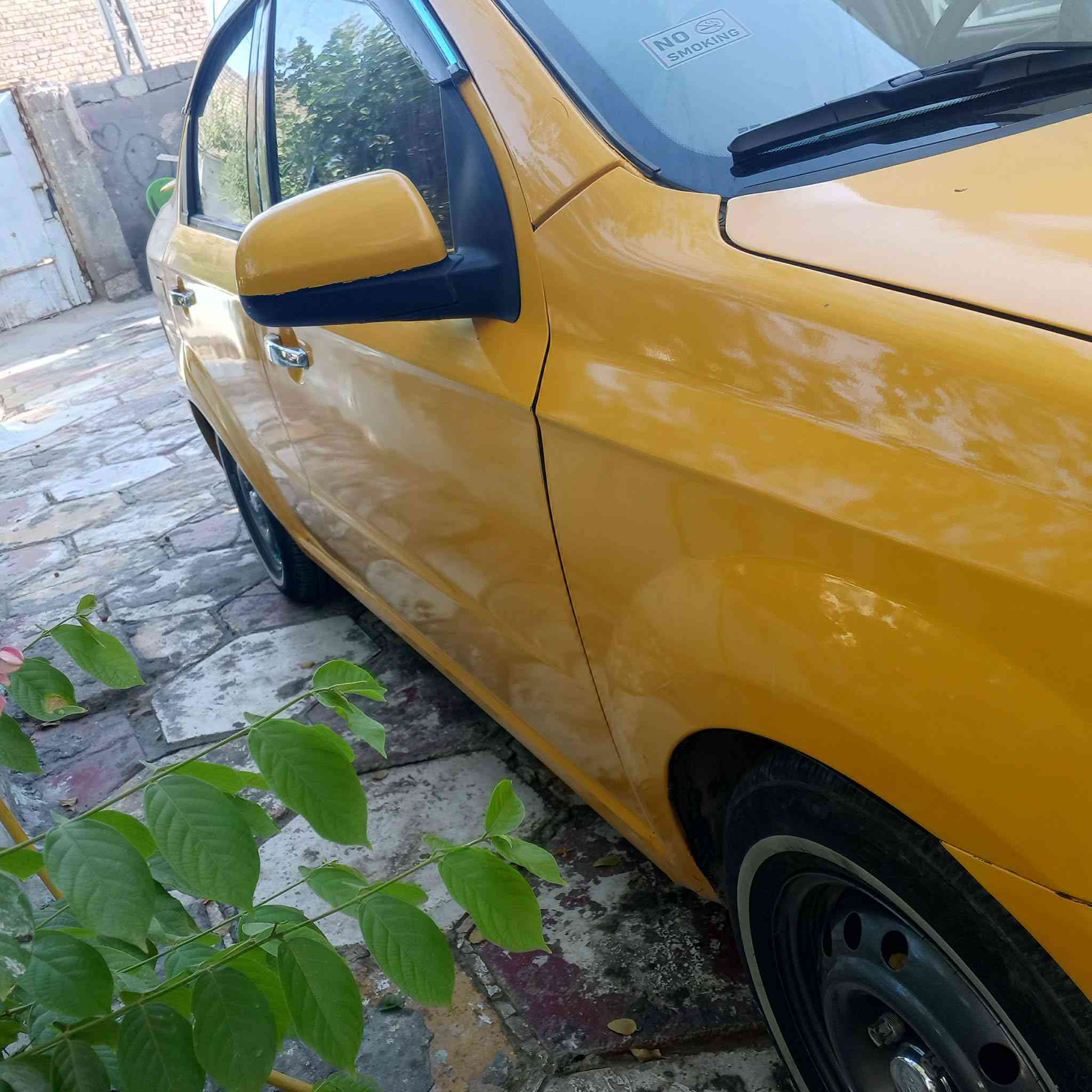 سلام عليكم افيو موديل 7خليجيه سياره مكفوله من الضربة مكينه وكير جدد هيءه غرامات  مصفره باسمي السياره مكان سياره ديوانيه السعر 40 للستفسار *********** ***********
