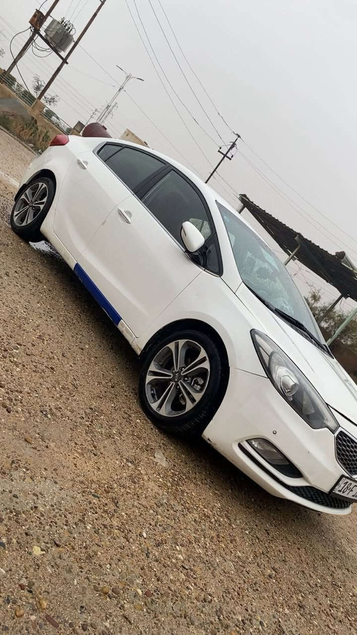 السلام عليكم سيراتو 2014بابل  باسمي مكان السياره السماوه مواصفات لد خلفي وامامي حساس امامي وخلفي تحكم استرن شفتات استرن شاشة اعطال مري شفط ويل حجم 17دواخل اسود بالكامل للاستفسار رقم صاحب السياره ***********
