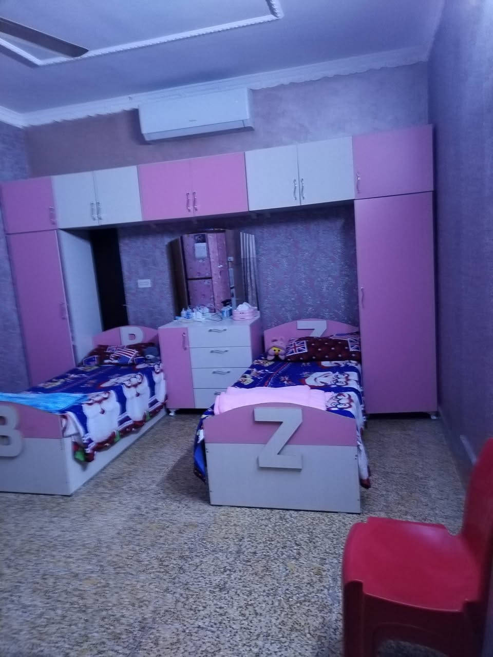 غرفة نوم السعر 500
السرير خزان


**إذا كنت صاحب هذا الإعلان وتريد حذفه لأي سبب، رجاءا أرسل رسالة إلى الدعم الفني**