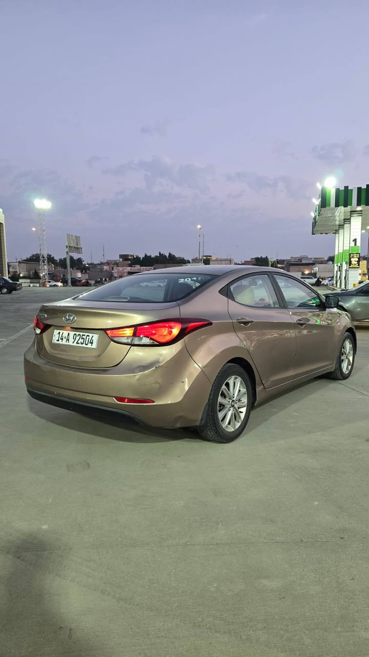 آلسلام عليكم
هونداي النترا خليجي موديل 2015 
خليجي كفاله عامه نص فول ماشيه 150 الف كيلو متر
سياره احسب زيرو تراي البالك سبير مانازل 
نصبتها احله من صور بيها طختين على حطتهن موضحات بلفيديو
رقم بصره دولي اريد تحويل 
مكانها البصره 
120 وبيها مجال قليل
***********
